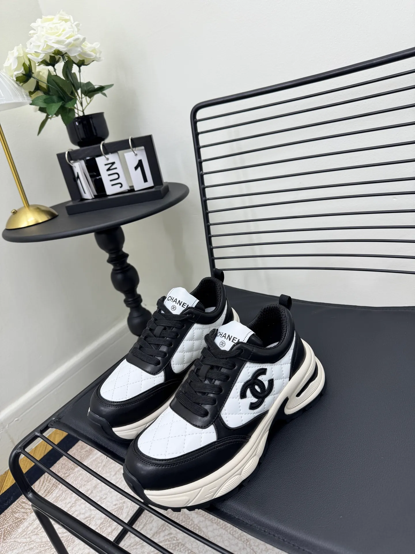 Men's men's shoes pP660! Size: 35-41 Chanel 25C new Chanel sports and casual shoes. Versatile white shoes. You can’t go wrong with the styles. The contrasting colors are full of vitality. The logo embossed on the side is very delicate on the feet. The upper is made of original customized materials. The original outsole.